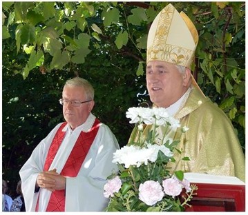 Bíró Lajos püspök miséjén összegyűlt hívek